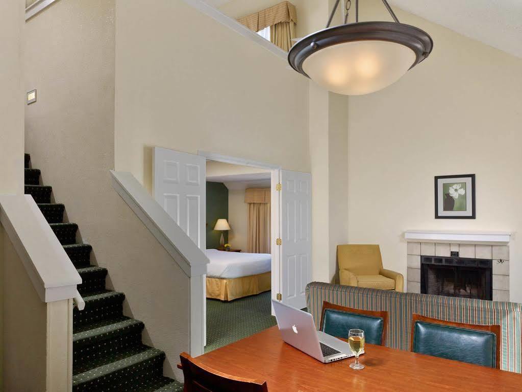 โซเนสตา อีเอส สวีท คลีฟแลนด์ แอร์พอร์ต Hotel มิดเดิลเบิร์ก ไฮท์ส ภายนอก รูปภาพ